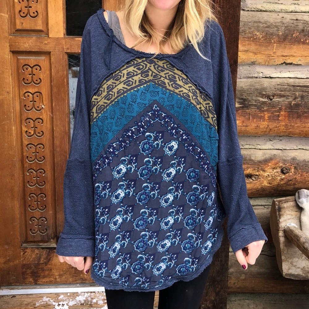Free People - Navy Blue Flower Print Sweatshirt. Size XS.